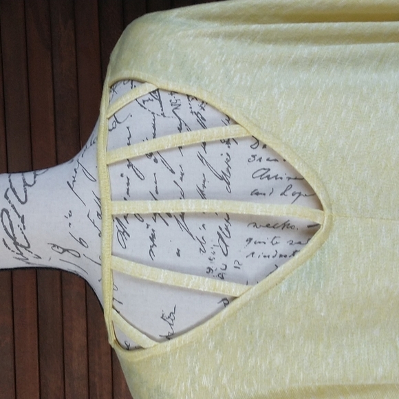 Lane Bryant Yellow Top with Cutout Back NWOT - Picture 3 of 8
